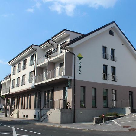 Hrib-Loski Potok Hotel Oskar المظهر الخارجي الصورة