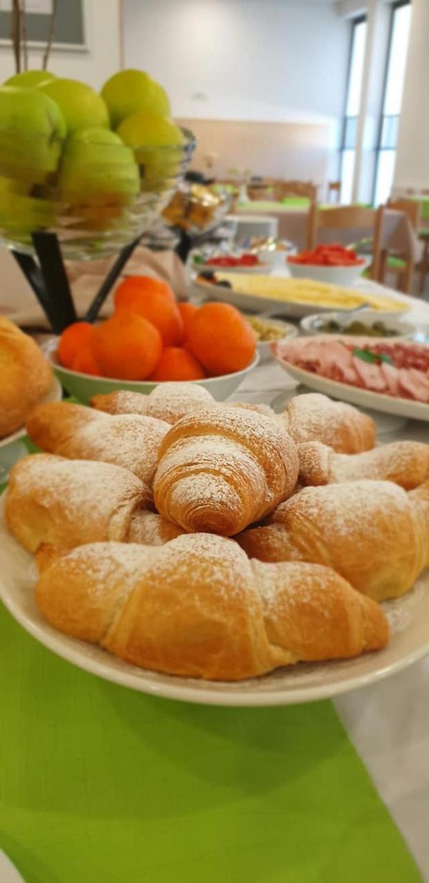 Hrib-Loski Potok Hotel Oskar المظهر الخارجي الصورة