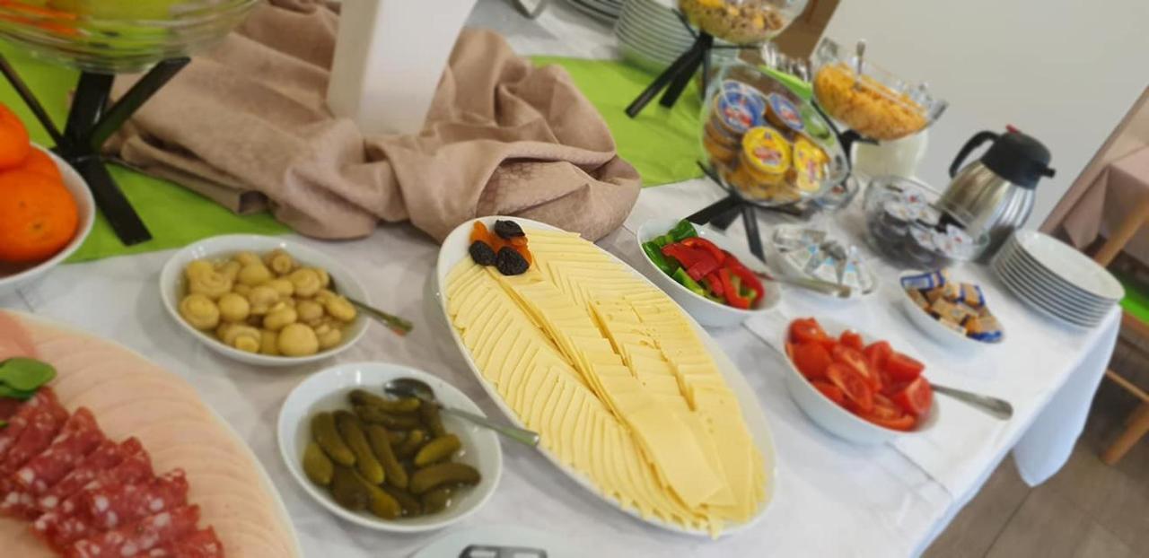Hrib-Loski Potok Hotel Oskar المظهر الخارجي الصورة